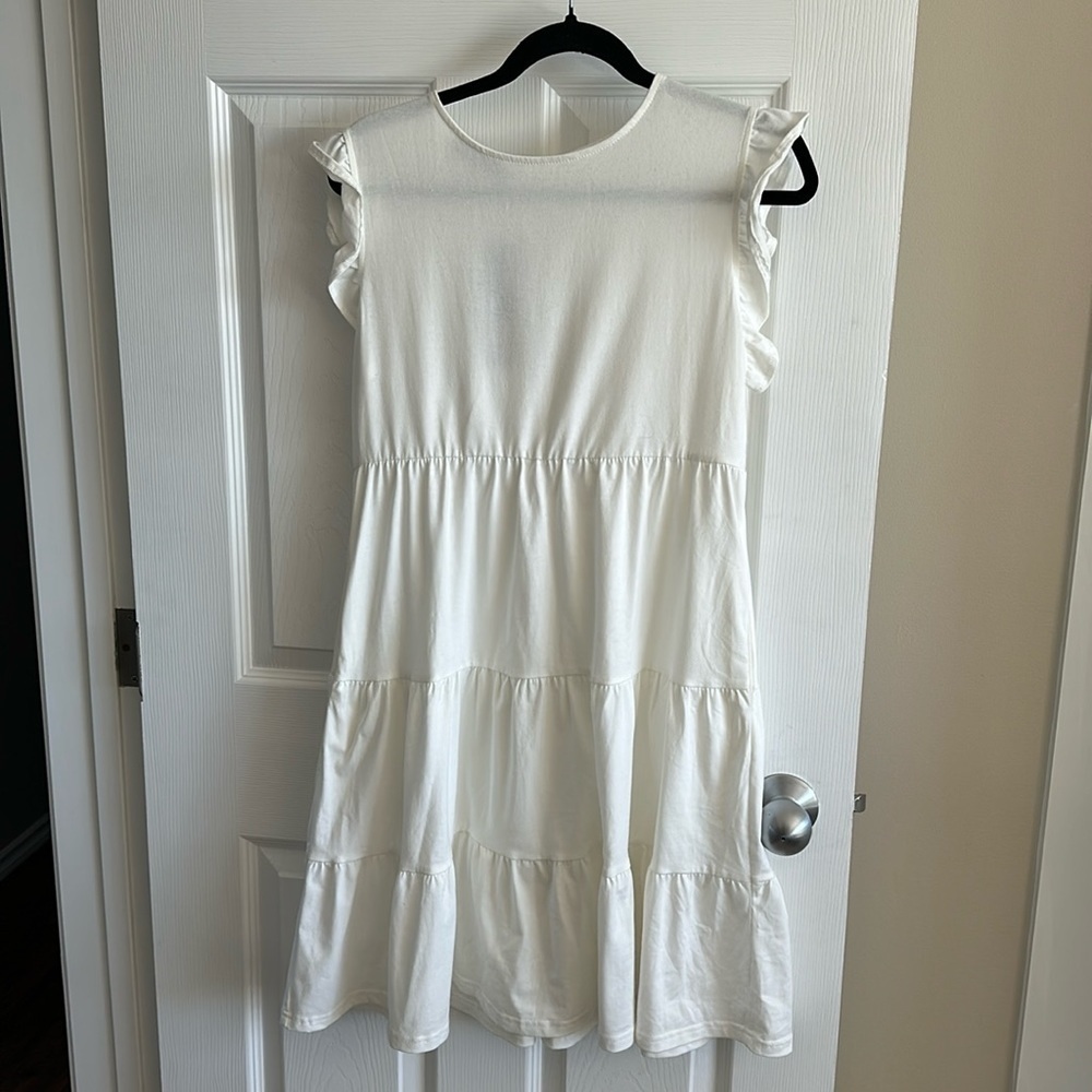 I hot Midi white ruffled dress with pockets sleeveless size medium NWT
